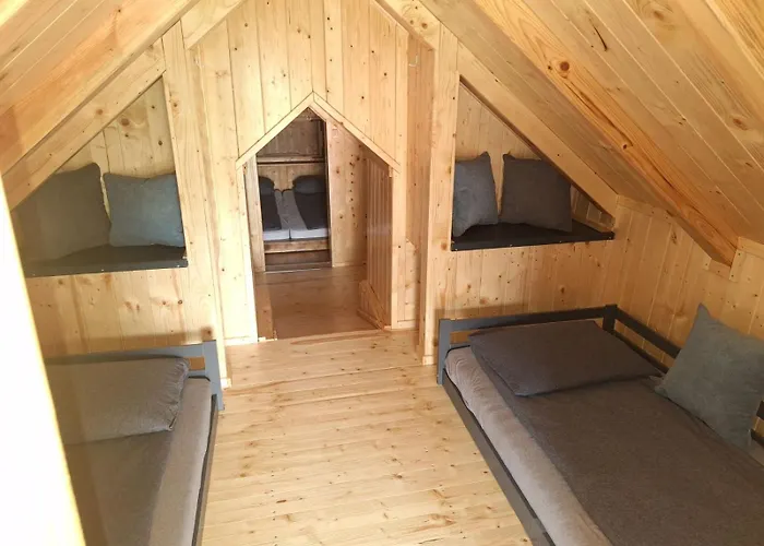Glamping Na Podezelju خيمة فخمة Lutverci